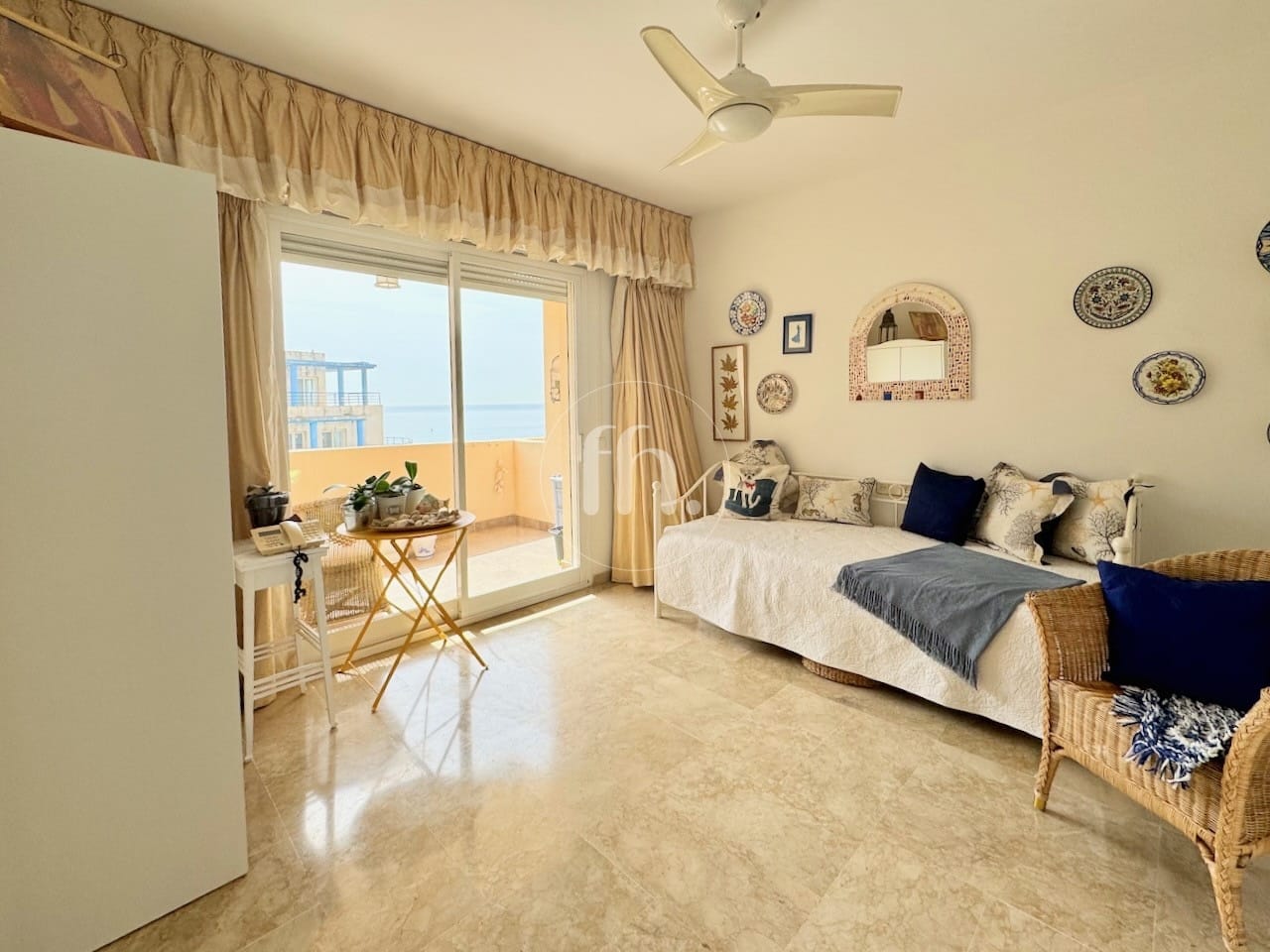 Amplio Apartamento en Primera Línea de Playa en Estepona – Marina Bay - Image 22