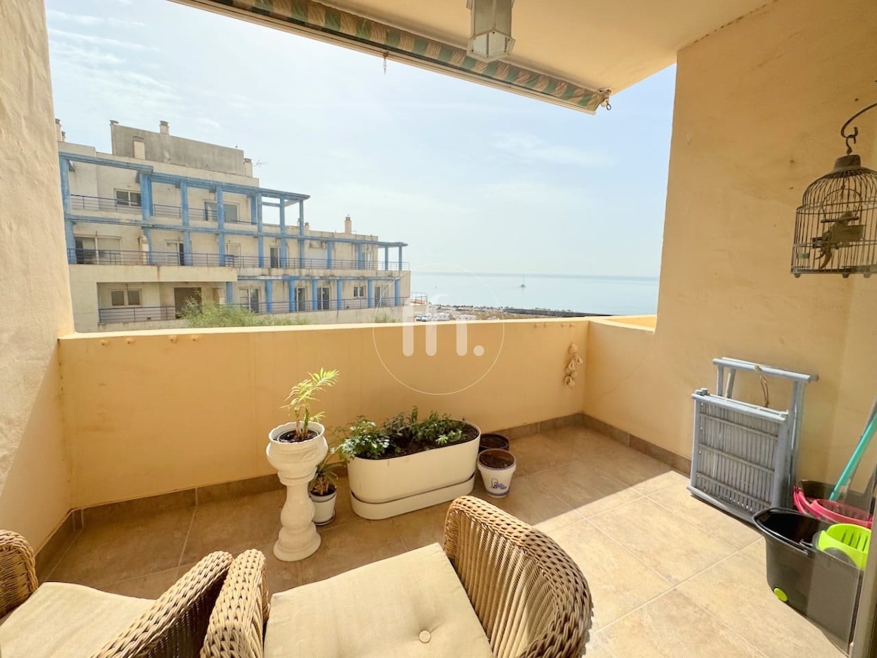 Amplio Apartamento en Primera Línea de Playa en Estepona – Marina Bay - Image 23