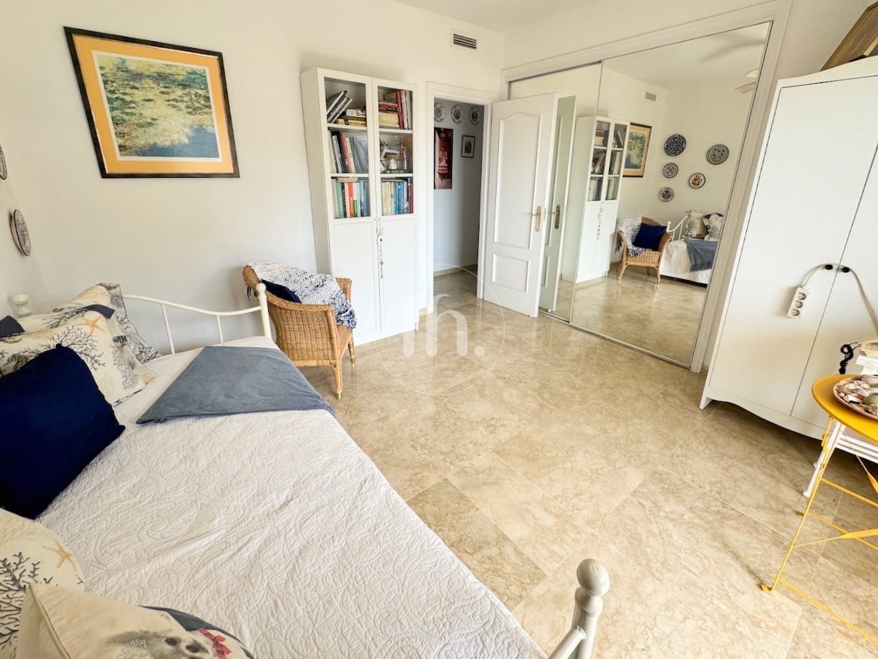 Amplio Apartamento en Primera Línea de Playa en Estepona – Marina Bay - Image 24