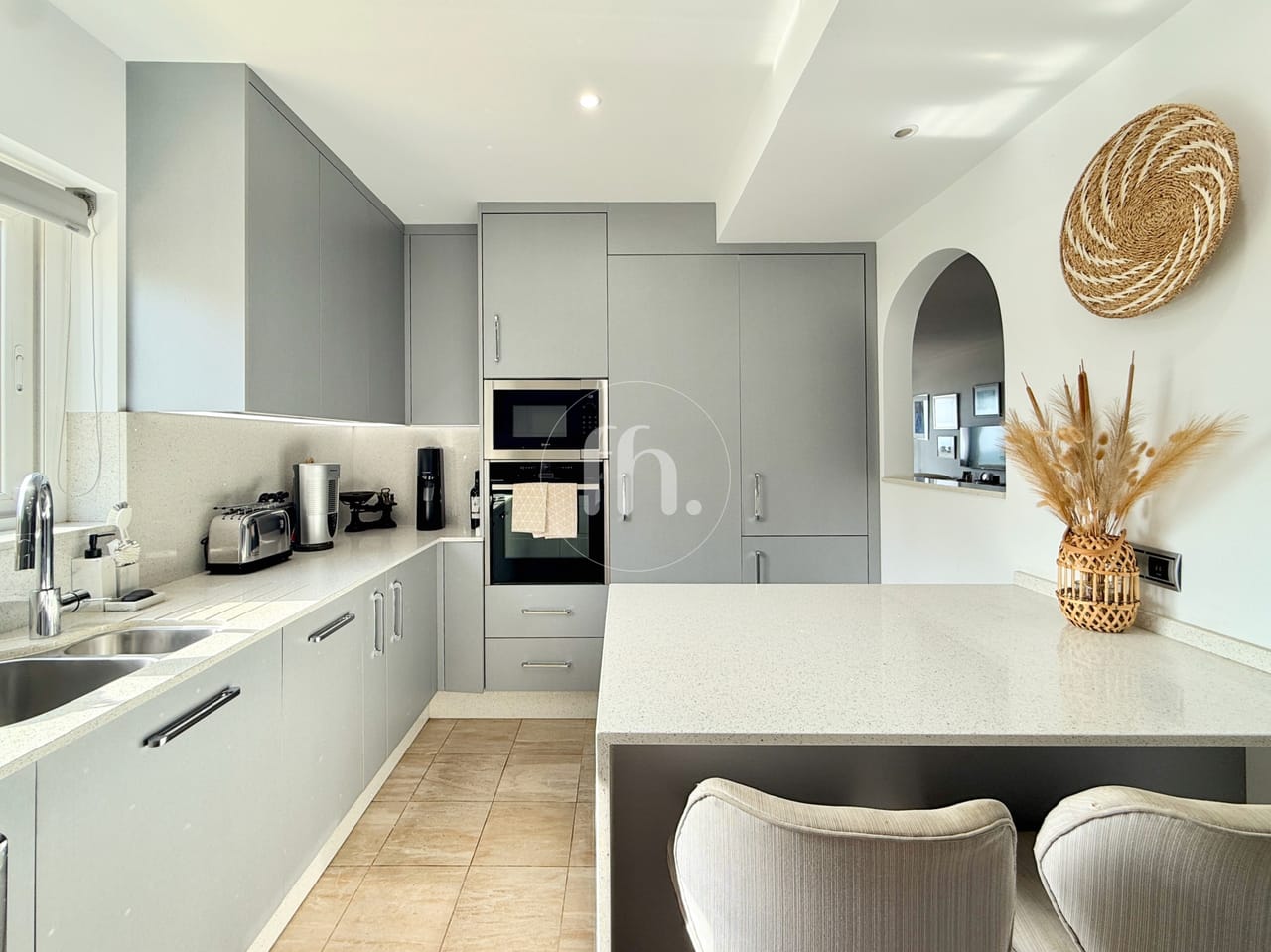 Amplio Apartamento en Primera Línea de Playa en Estepona – Marina Bay - Image 3