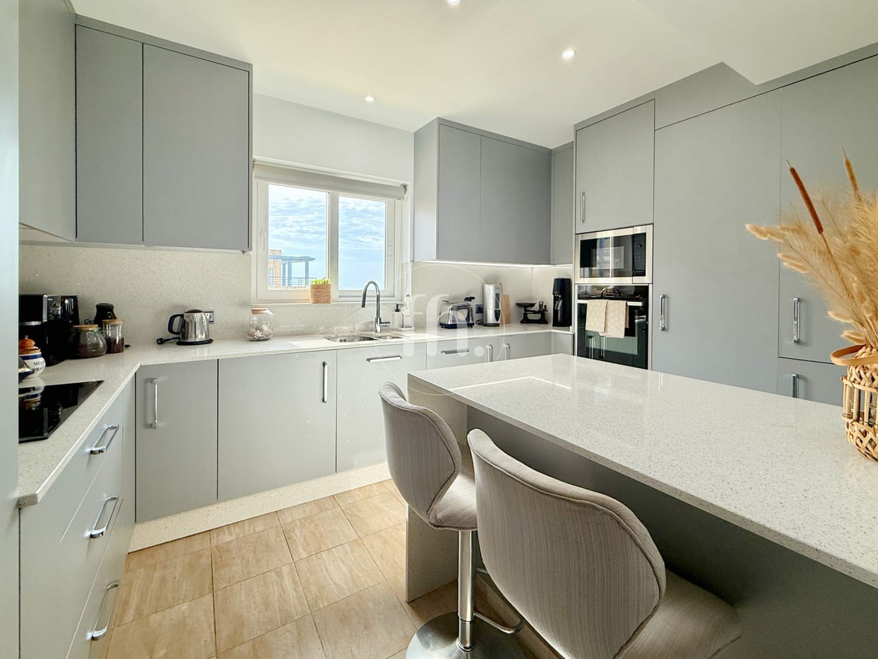 Amplio Apartamento en Primera Línea de Playa en Estepona – Marina Bay - Image 7