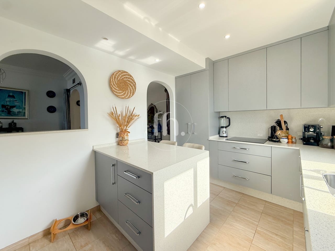 Amplio Apartamento en Primera Línea de Playa en Estepona – Marina Bay - Image 9
