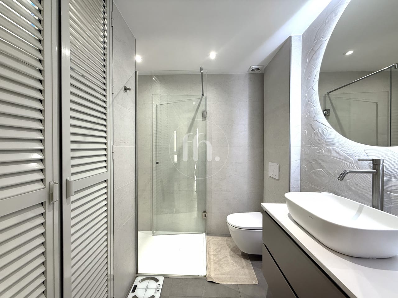 Elegante apartamento junto a la playa, a poca distancia del puerto y del centro de Estepona. - Image 10