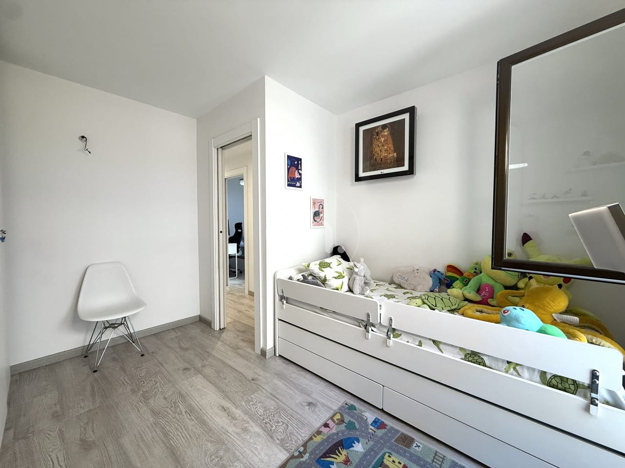 Elegante apartamento junto a la playa, a poca distancia del puerto y del centro de Estepona. - Image 11