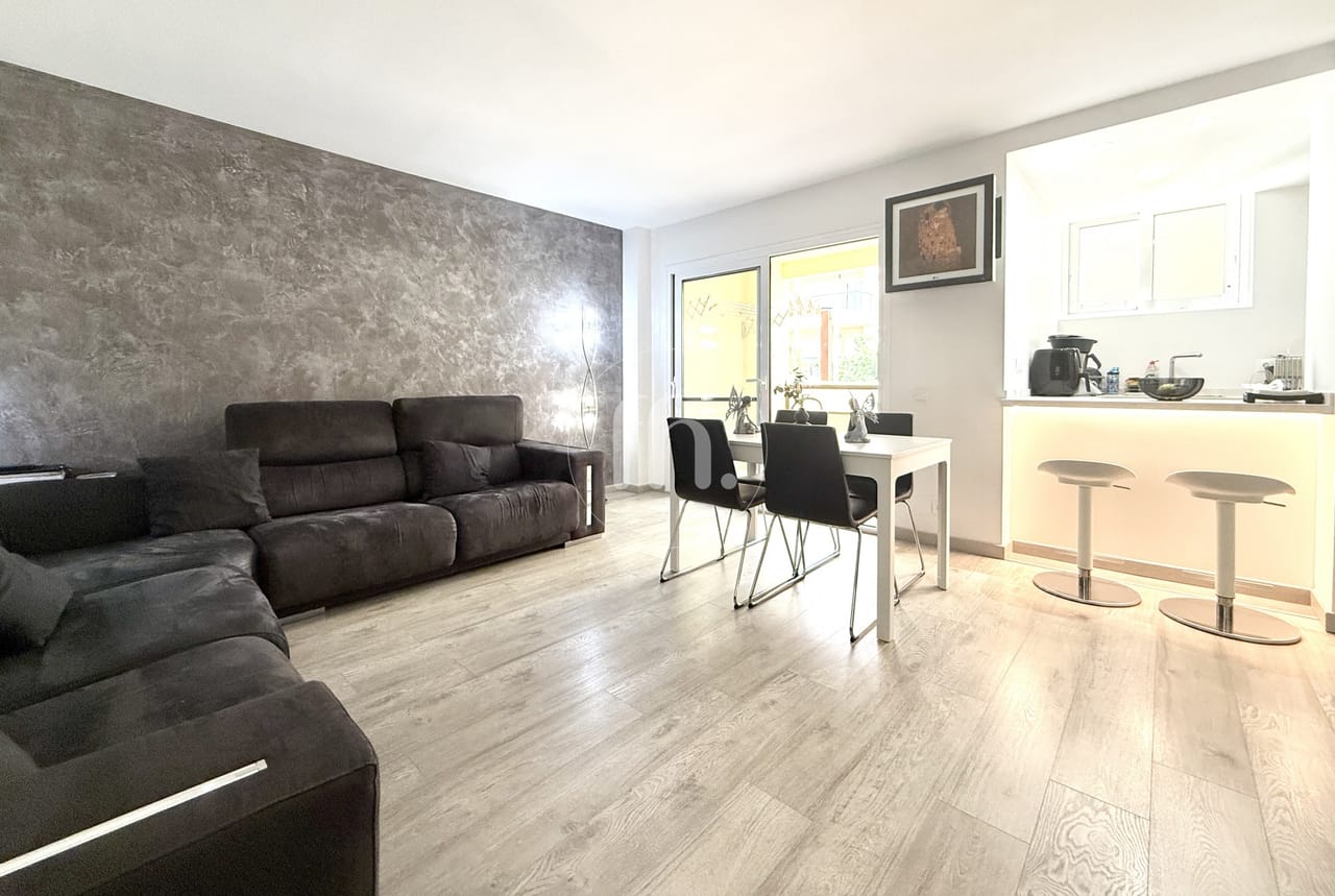 Elegante apartamento junto a la playa, a poca distancia del puerto y del centro de Estepona. - Image 14