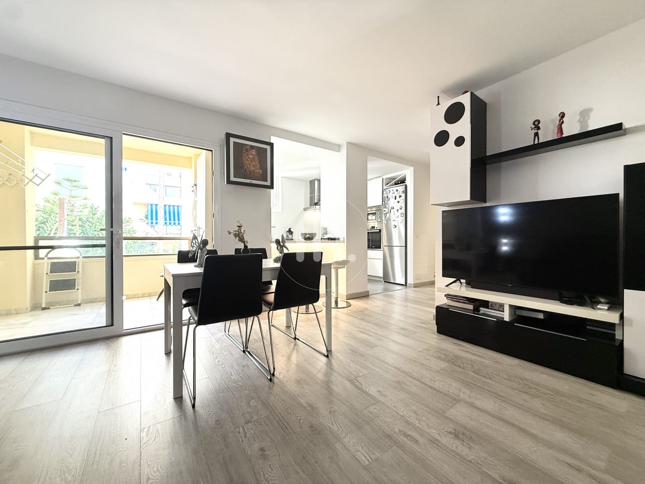 Elegante apartamento junto a la playa, a poca distancia del puerto y del centro de Estepona. - Image 15