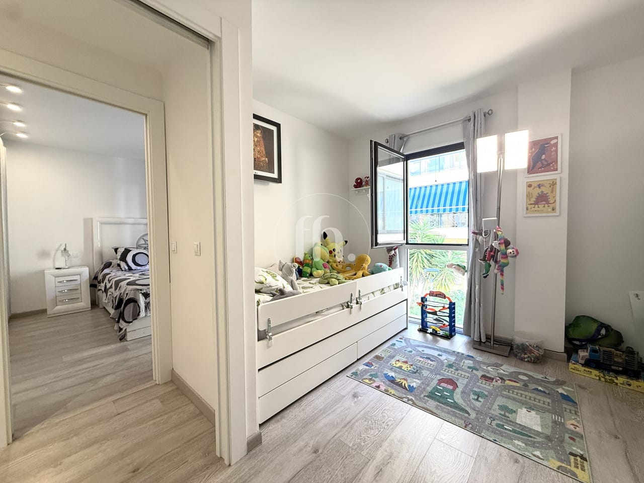Elegante apartamento junto a la playa, a poca distancia del puerto y del centro de Estepona. - Image 9