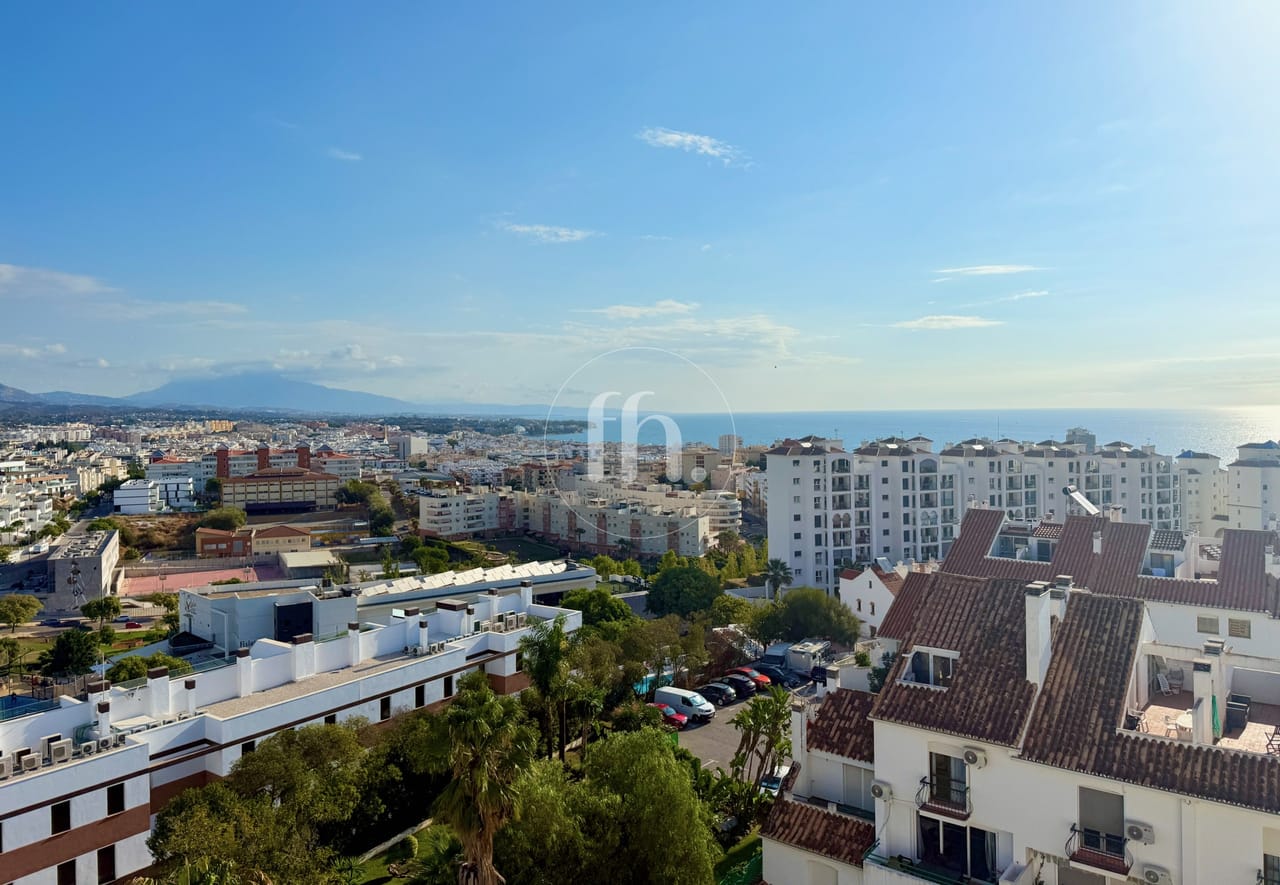 Spacious and bright apartment with elevated south facing views in Seghers, Estepona - Image 10