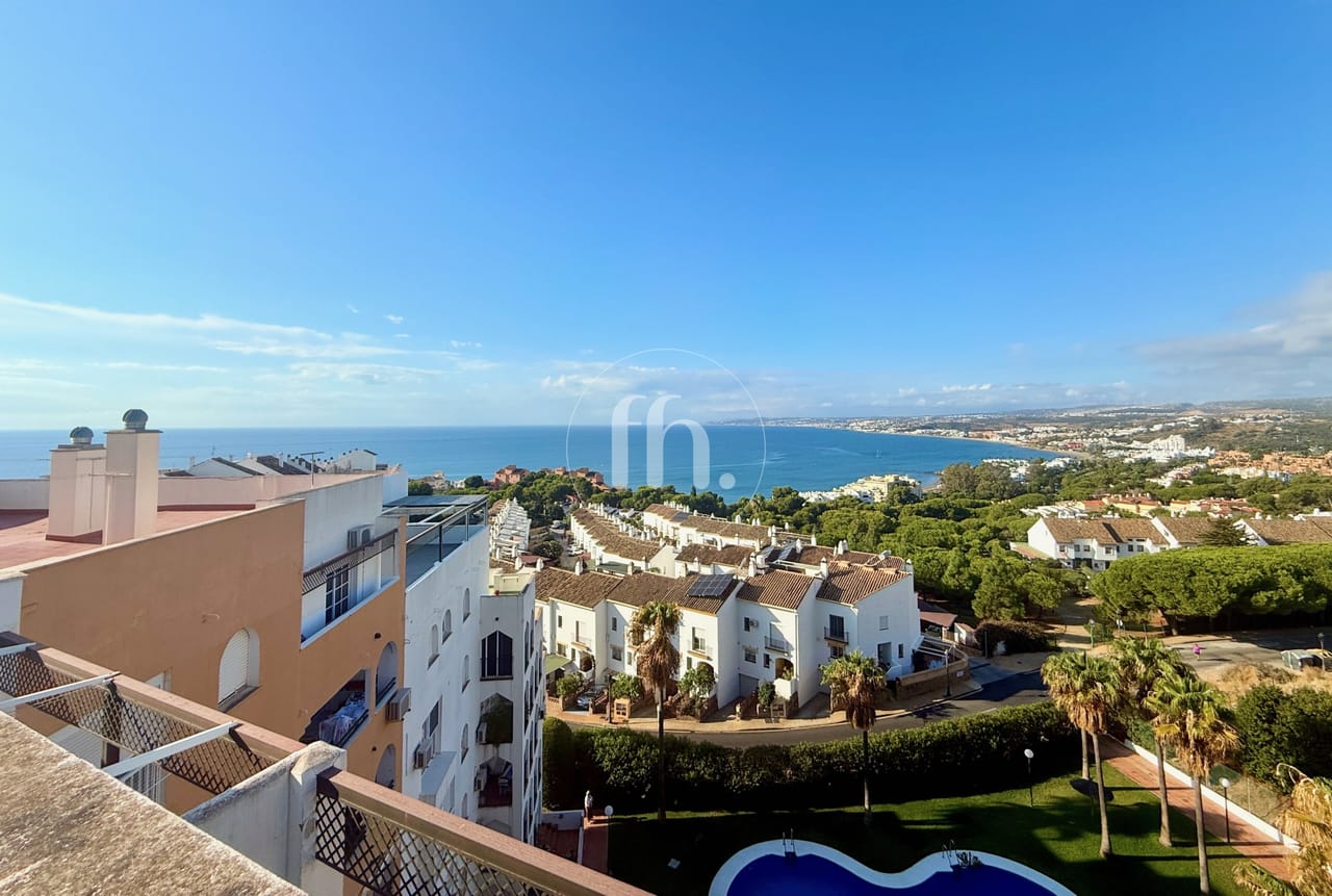 Spacious and bright apartment with elevated south facing views in Seghers, Estepona - Image 11