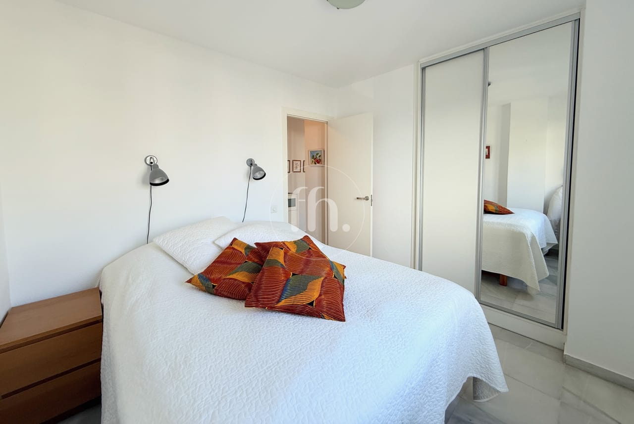 Spacious and bright apartment with elevated south facing views in Seghers, Estepona - Image 15