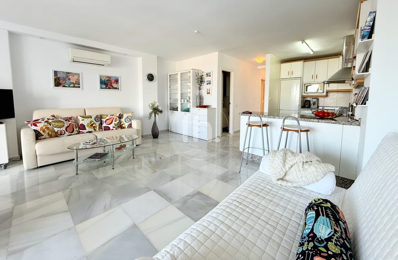 Spacious and bright apartment with elevated south facing views in Seghers, Estepona - Image 6