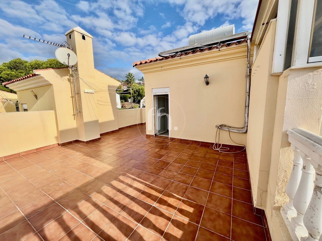 Townhouse for sale in Seghers Estepona with beautiful sea views - prime location!! - Image 10