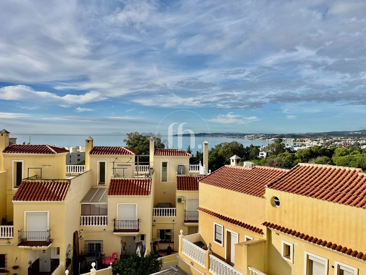 Townhouse for sale in Seghers Estepona with beautiful sea views - prime location!! - Image 11