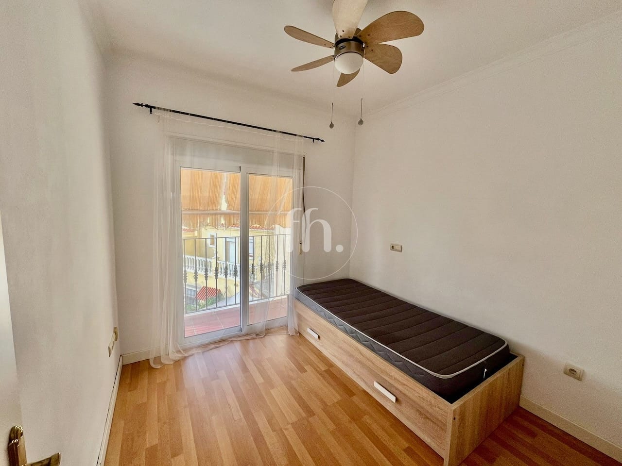 Townhouse for sale in Seghers Estepona with beautiful sea views - prime location!! - Image 17