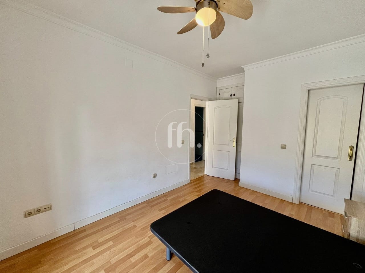 Townhouse for sale in Seghers Estepona with beautiful sea views - prime location!! - Image 18