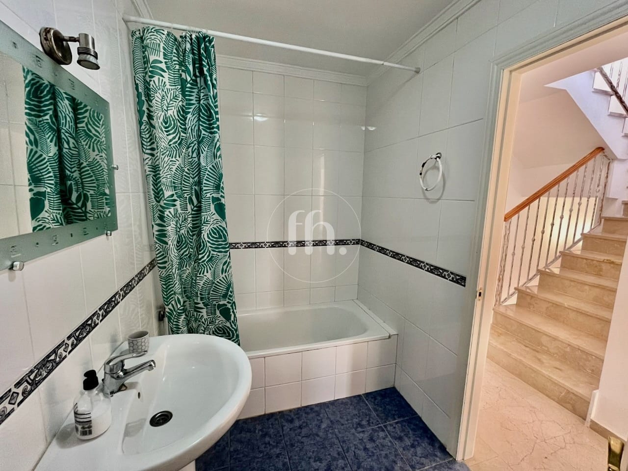 Townhouse for sale in Seghers Estepona with beautiful sea views - prime location!! - Image 19