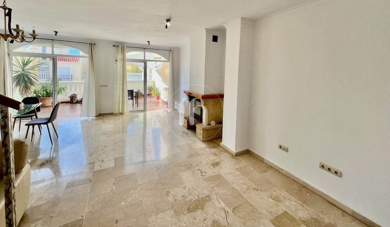 Townhouse for sale in Seghers Estepona with beautiful sea views - prime location!! - Image 25