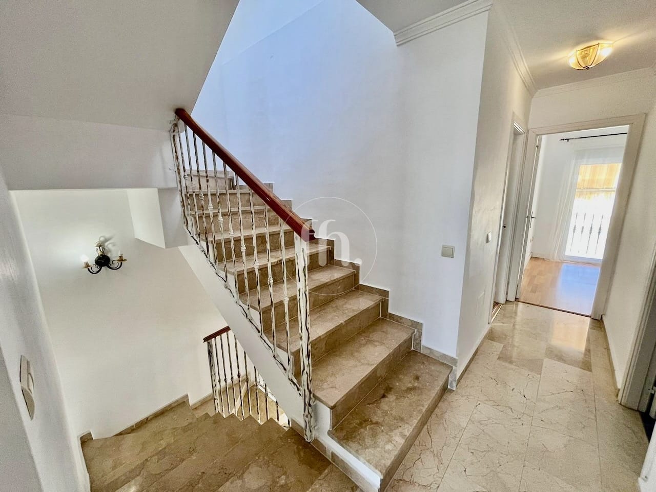 Townhouse for sale in Seghers Estepona with beautiful sea views - prime location!! - Image 27