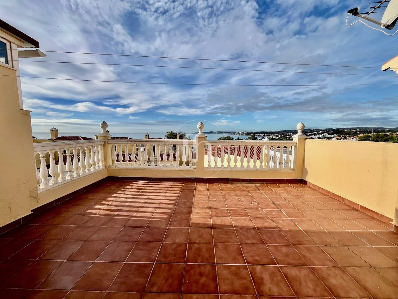 Townhouse for sale in Seghers Estepona with beautiful sea views - prime location!! - Image 8