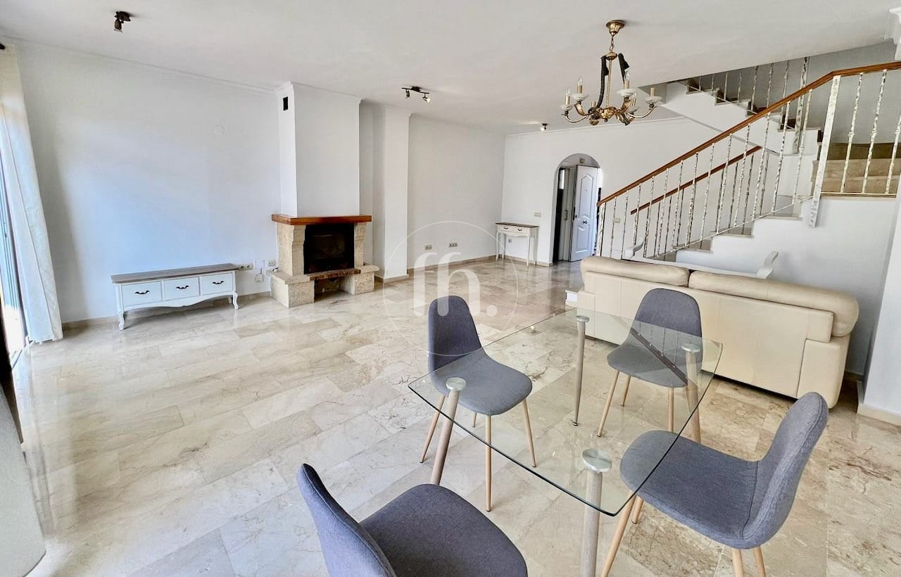 Townhouse for sale in Seghers Estepona with beautiful sea views - prime location!! - Image 9