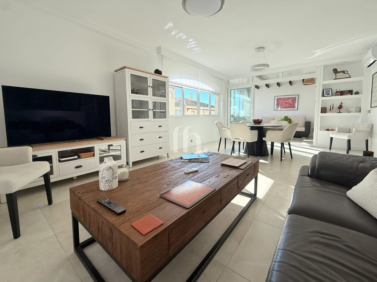 Impresionante Apartamento de Tres Dormitorios en Primera Línea de Playa en Marina Bay, Estepona