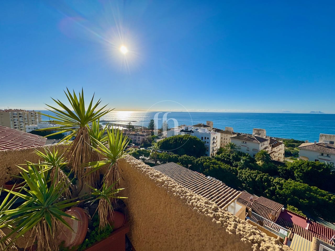 Incredible duplex penthouse overlooking playa del cristo in Estepona with panoramic sea views - Image 10