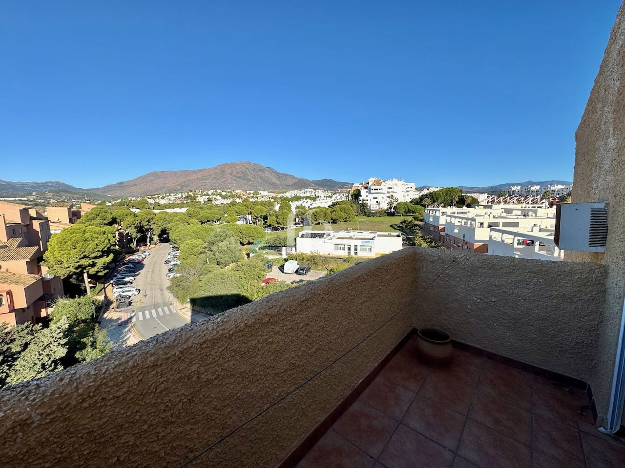 Incredible duplex penthouse overlooking playa del cristo in Estepona with panoramic sea views - Image 22