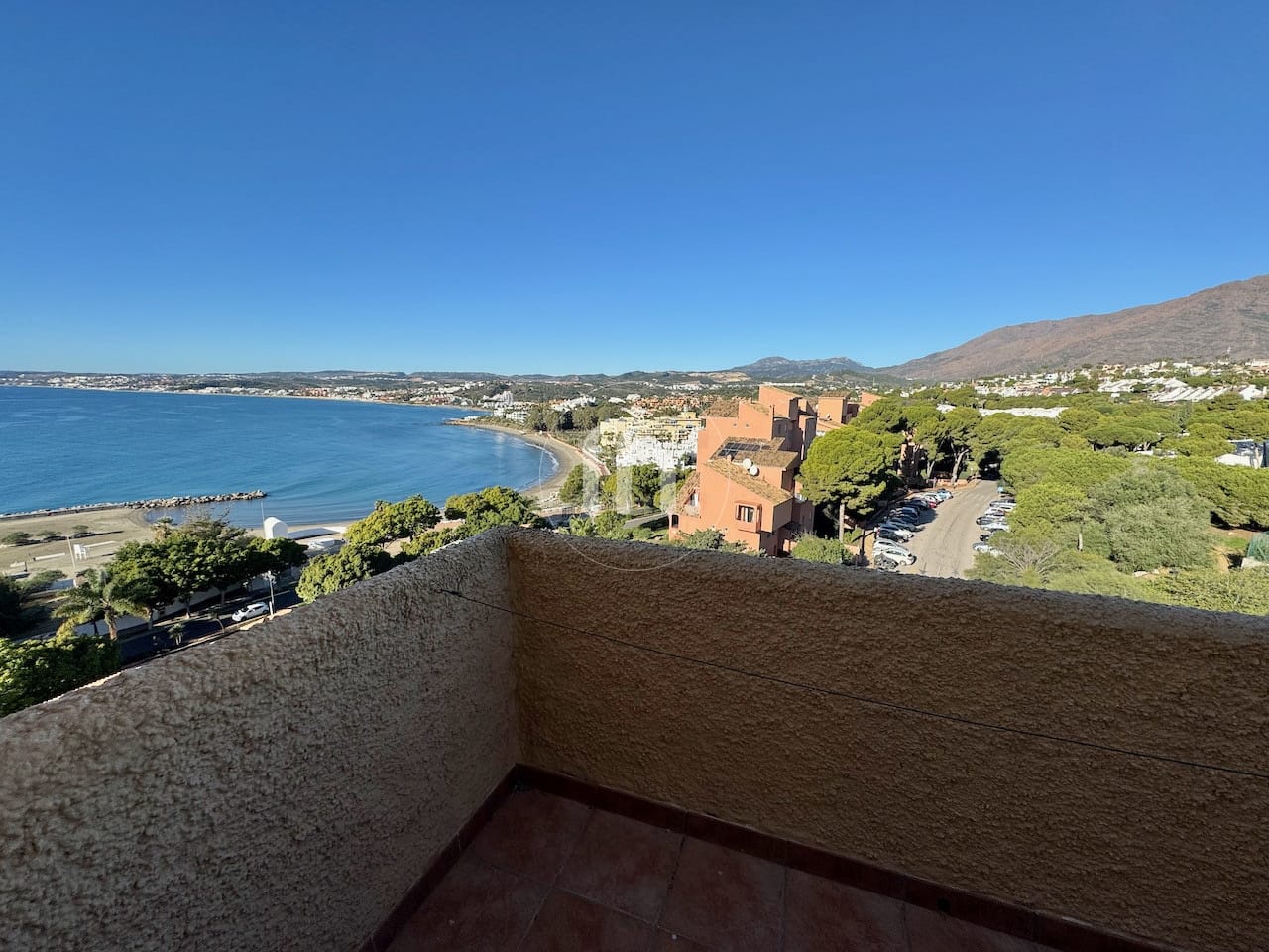 Incredible duplex penthouse overlooking playa del cristo in Estepona with panoramic sea views - Image 23