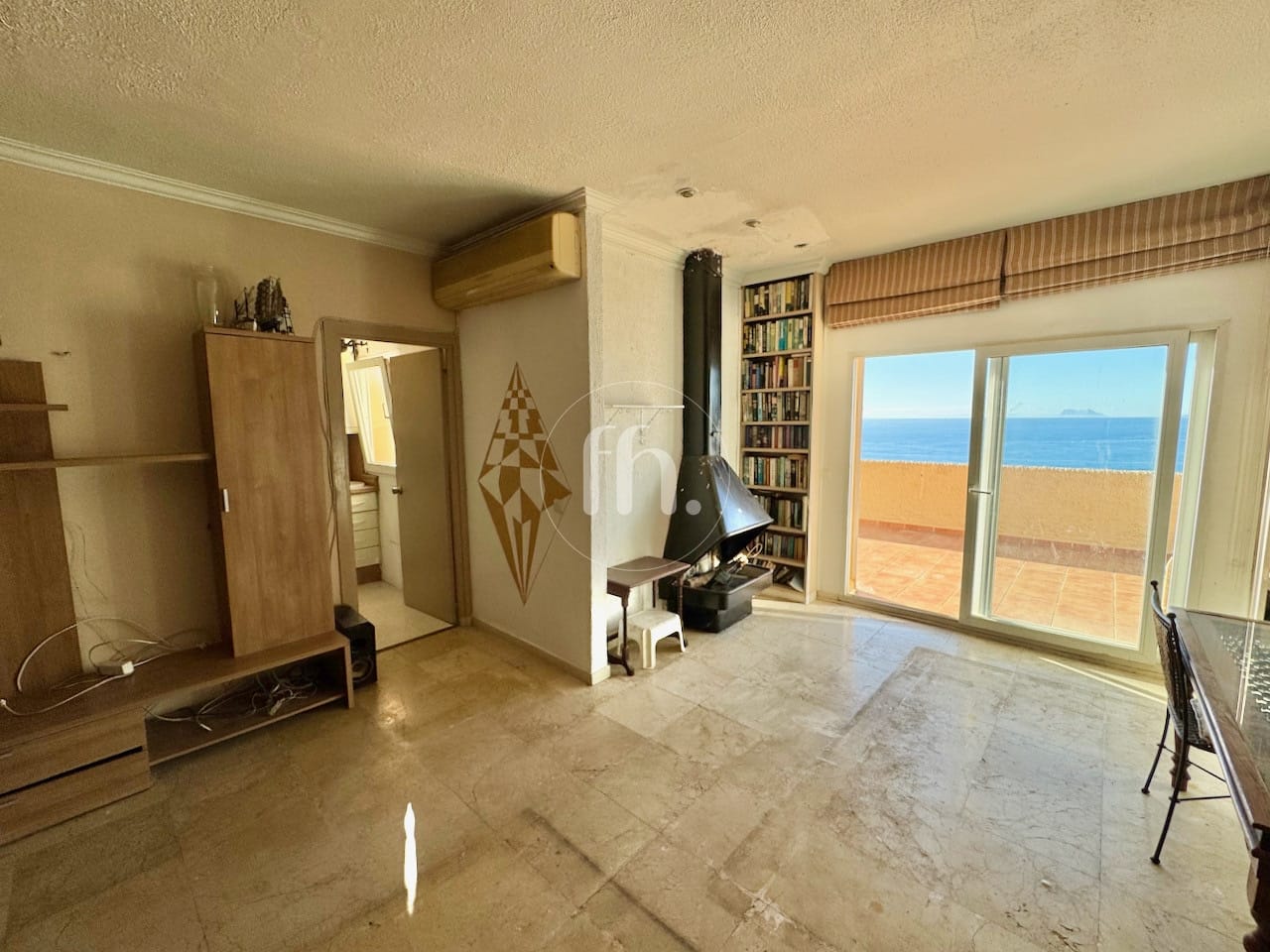 Incredible duplex penthouse overlooking playa del cristo in Estepona with panoramic sea views - Image 5