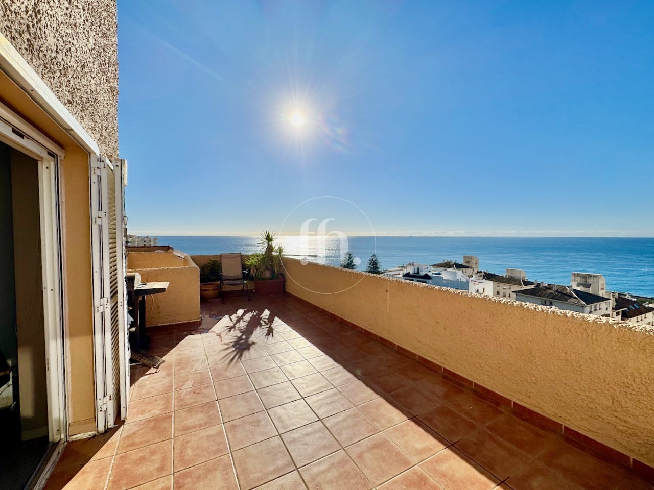 Incredible duplex penthouse overlooking playa del cristo in Estepona with panoramic sea views - Image 7