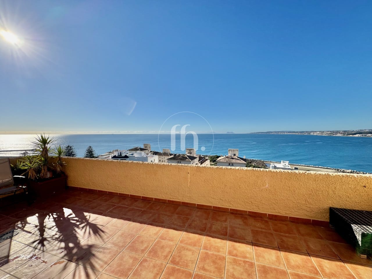 Incredible duplex penthouse overlooking playa del cristo in Estepona with panoramic sea views - Image 9