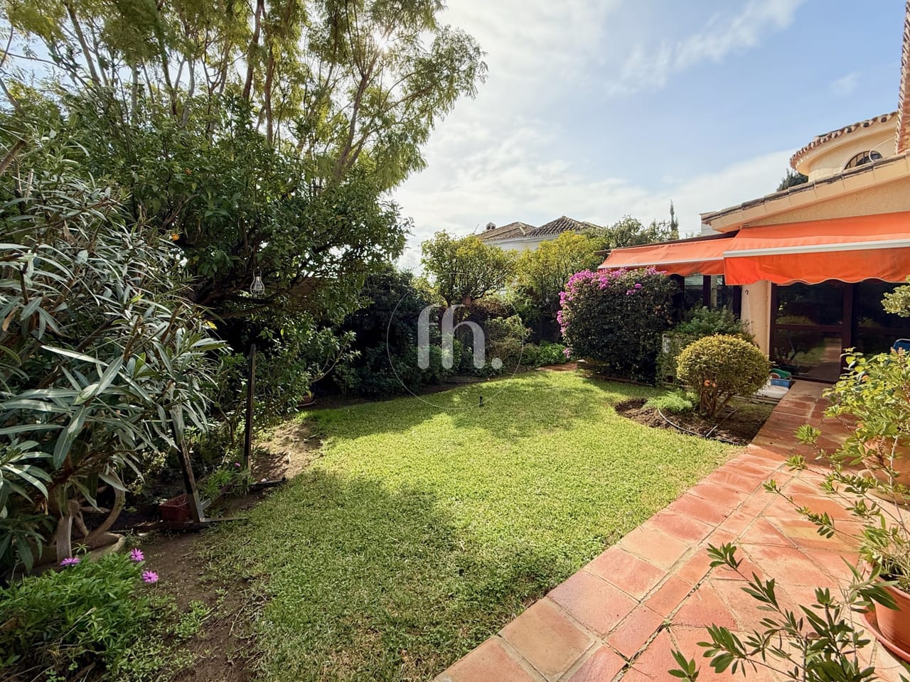 Charming Detached Villa For Sale in Don Pedro, Estepona - Image 4