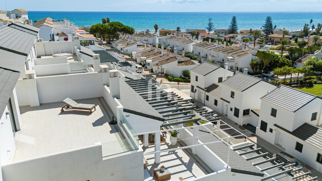 Impecable duplex ático con vistas al mar en Arroyo Vaquero Estepona! - Image 1