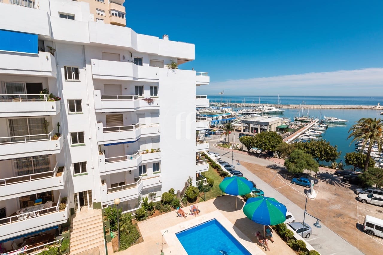 EXCLUSIVITÉ - PREMIÈRE LIGNE DU PORT - Appartement ensoleillé de 2 chambres exposé plein sud avec vue mer à Estepona Marina – Emplacement de choix et fort potentiel de rénovation - Image 24