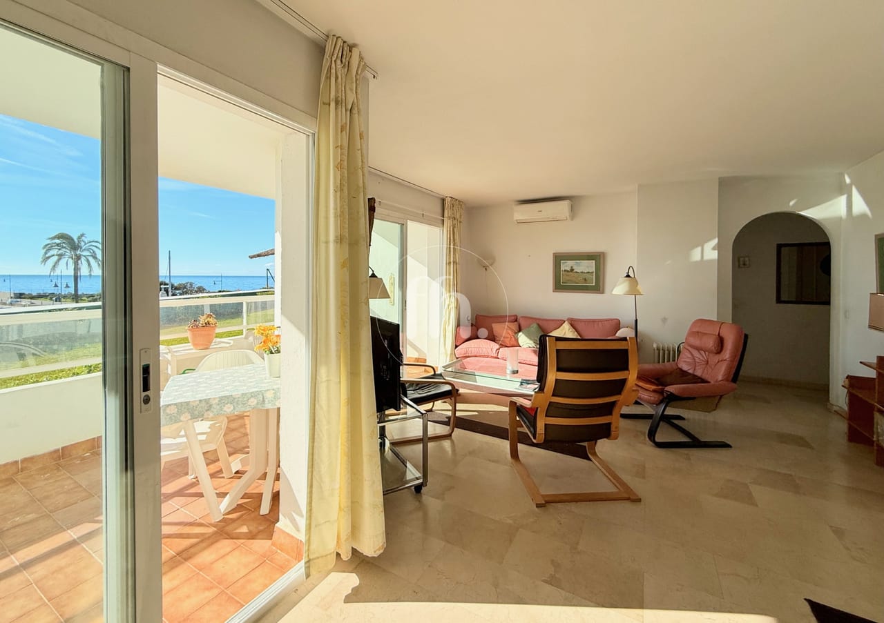 South-Facing Sea View Apartment in Estepona Marina — alternate view
