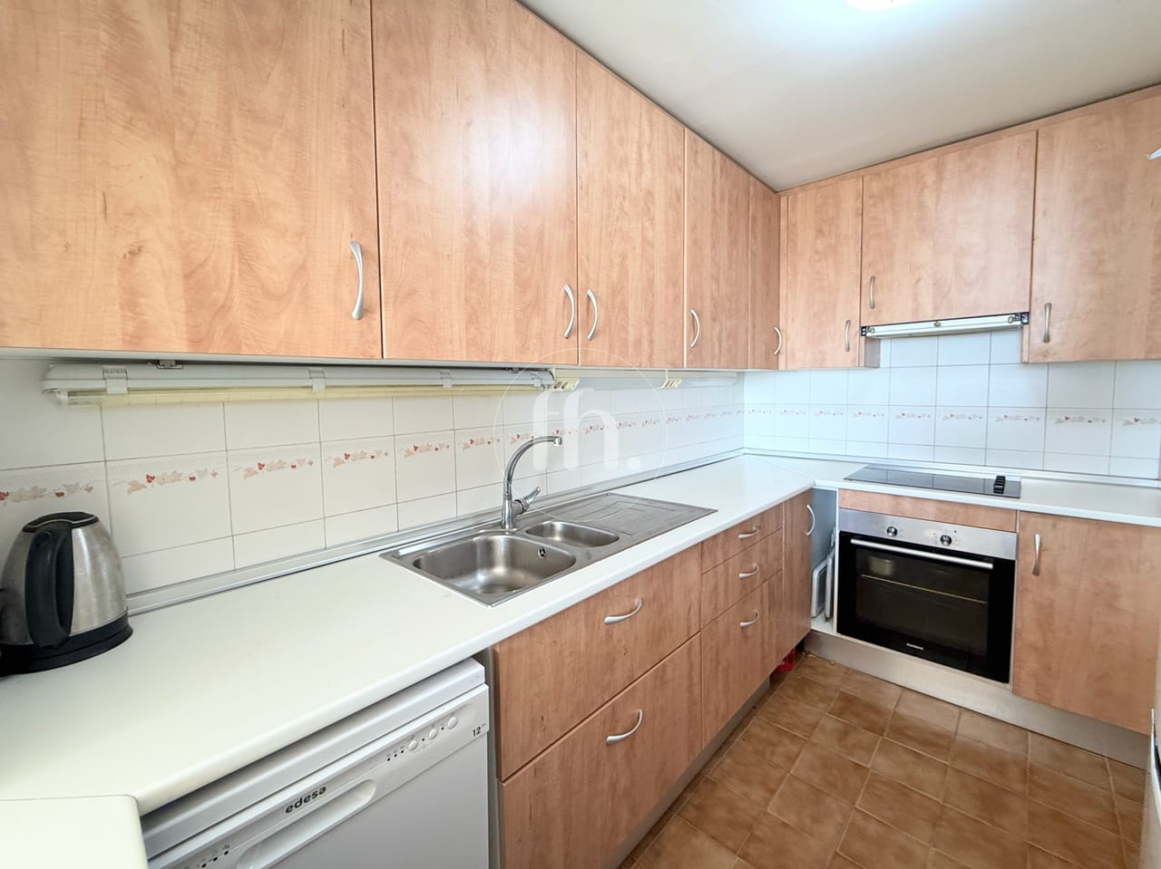 EXCLUSIVITÉ - PREMIÈRE LIGNE DU PORT - Appartement ensoleillé de 2 chambres exposé plein sud avec vue mer à Estepona Marina – Emplacement de choix et fort potentiel de rénovation - Image 5