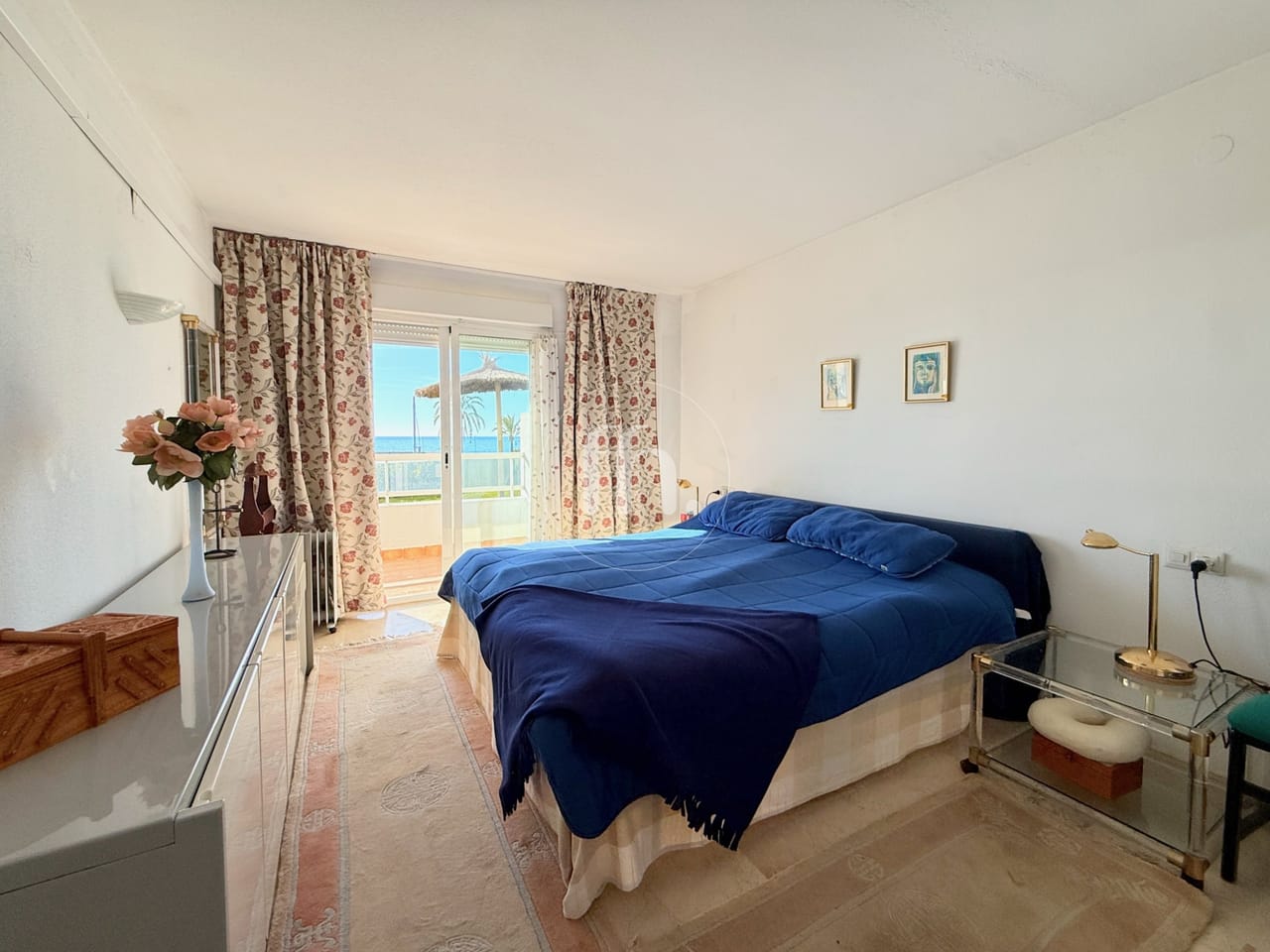 EXCLUSIVITÉ - PREMIÈRE LIGNE DU PORT - Appartement ensoleillé de 2 chambres exposé plein sud avec vue mer à Estepona Marina – Emplacement de choix et fort potentiel de rénovation - Image 3