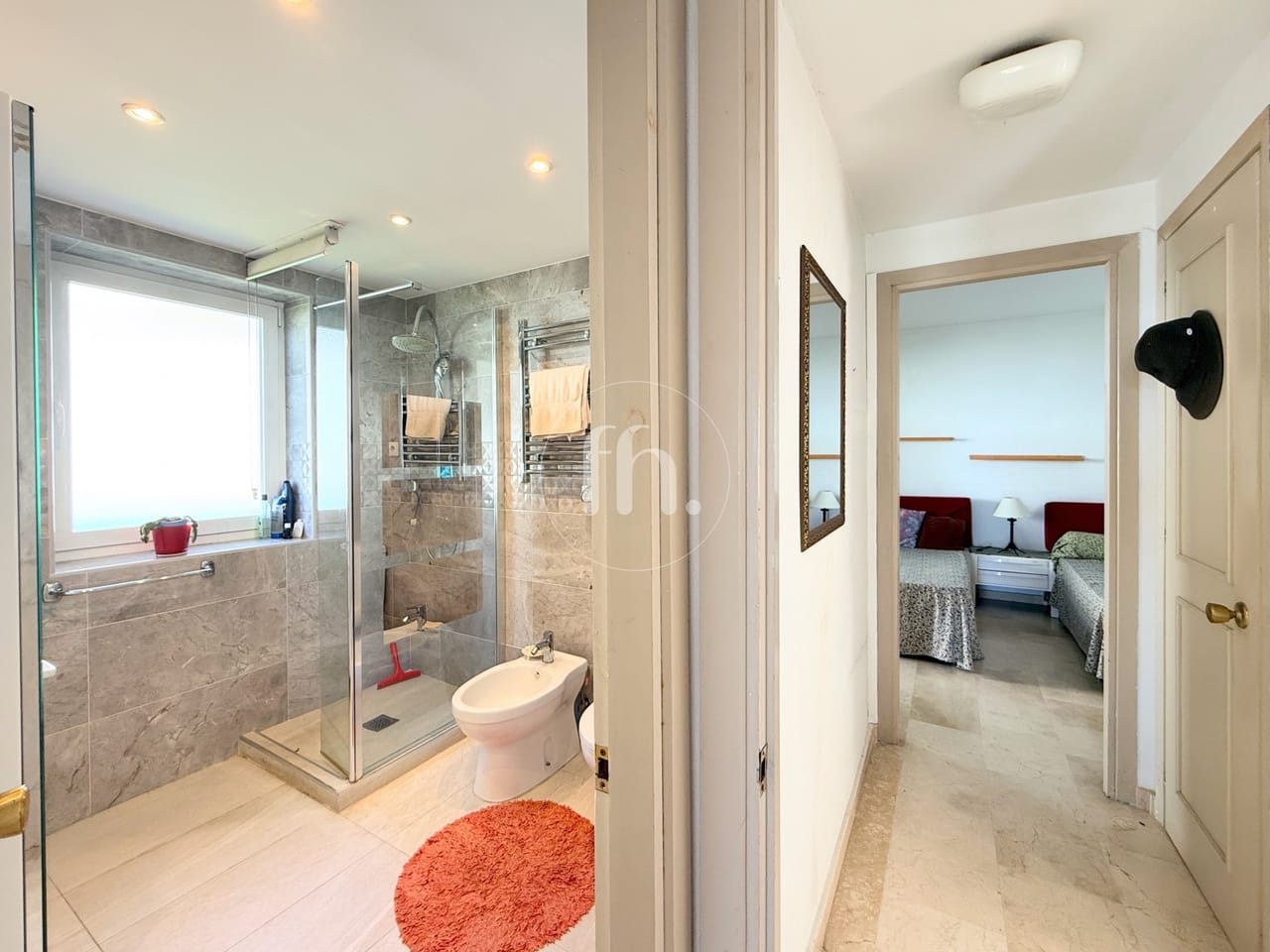 EXCLUSIVITÉ - PREMIÈRE LIGNE DU PORT - Appartement ensoleillé de 2 chambres exposé plein sud avec vue mer à Estepona Marina – Emplacement de choix et fort potentiel de rénovation - Image 11
