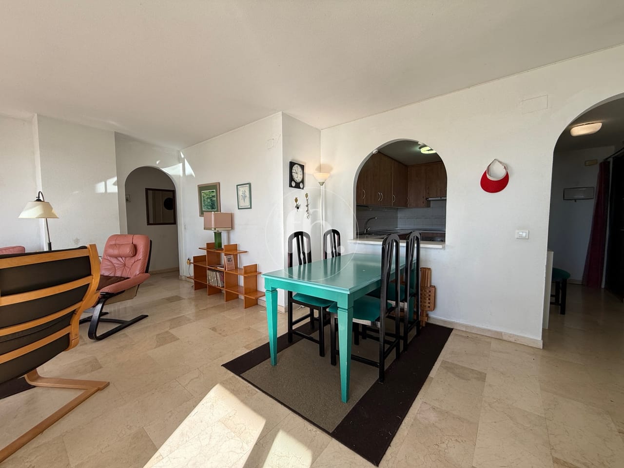EXCLUSIVITÉ - PREMIÈRE LIGNE DU PORT - Appartement ensoleillé de 2 chambres exposé plein sud avec vue mer à Estepona Marina – Emplacement de choix et fort potentiel de rénovation - Image 16