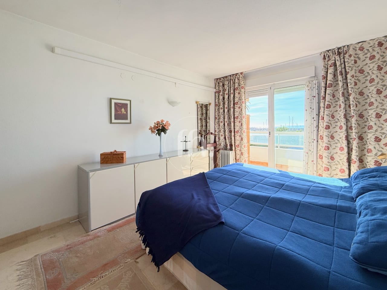 EXCLUSIVITÉ - PREMIÈRE LIGNE DU PORT - Appartement ensoleillé de 2 chambres exposé plein sud avec vue mer à Estepona Marina – Emplacement de choix et fort potentiel de rénovation - Image 9