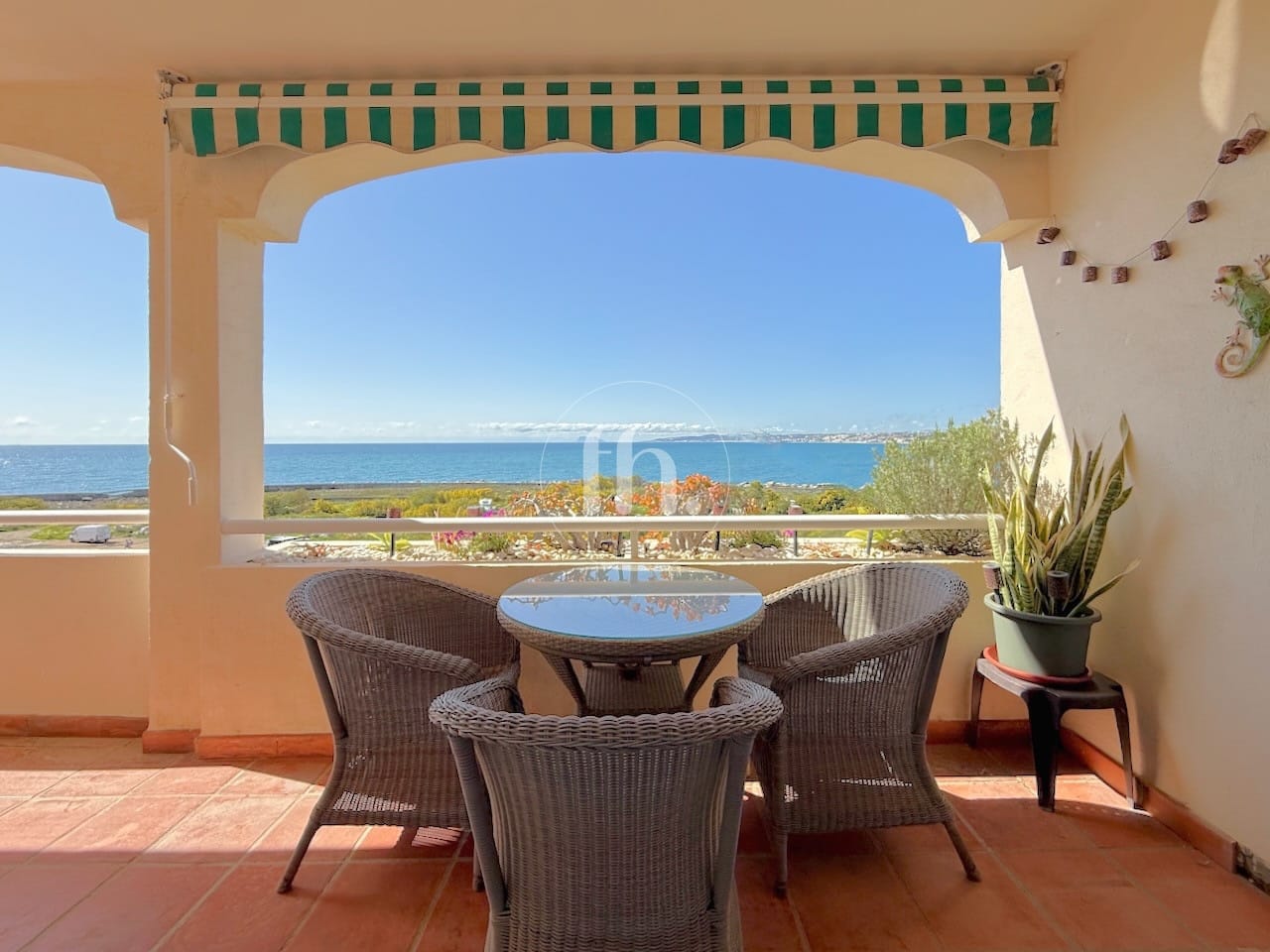 Front-line beach apartment for sale in Estepona marina - Image 11