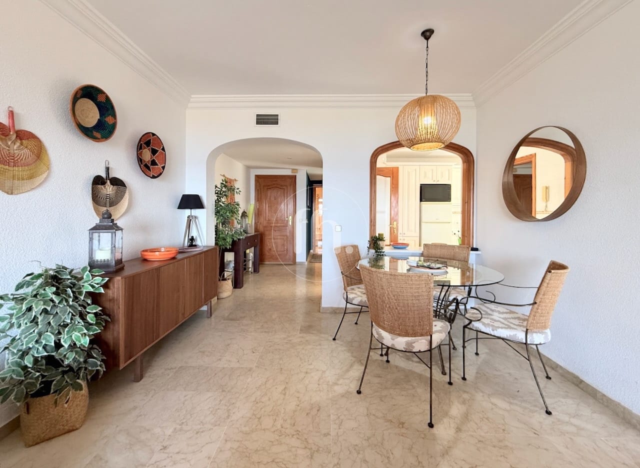 Front-line beach apartment for sale in Estepona marina - Image 12