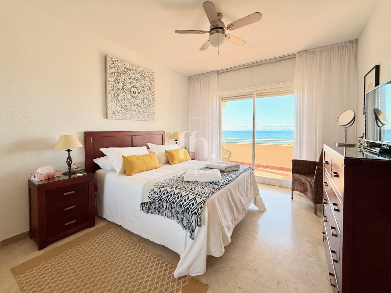 Front-line beach apartment for sale in Estepona marina - Image 14