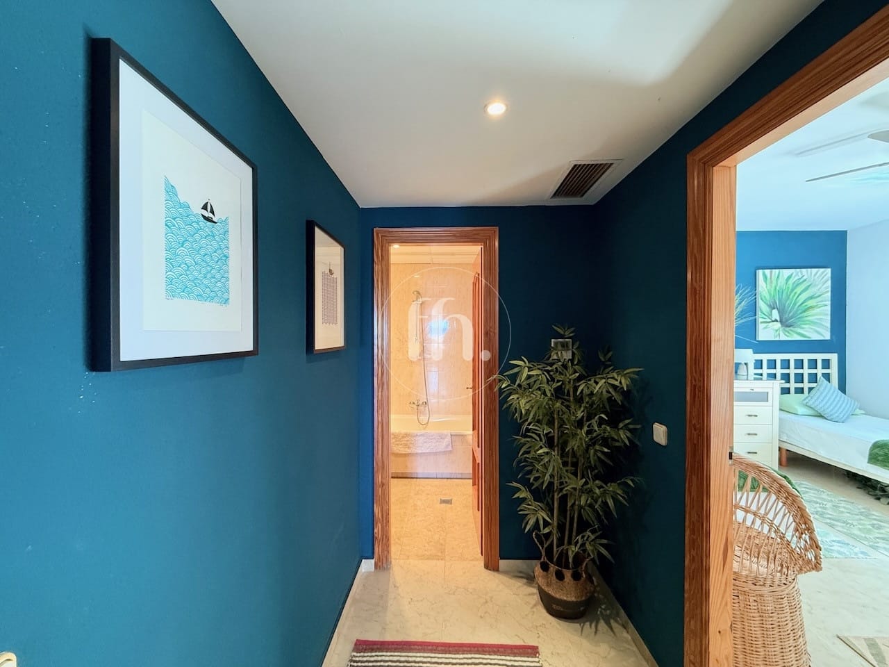 Front-line beach apartment for sale in Estepona marina - Image 17