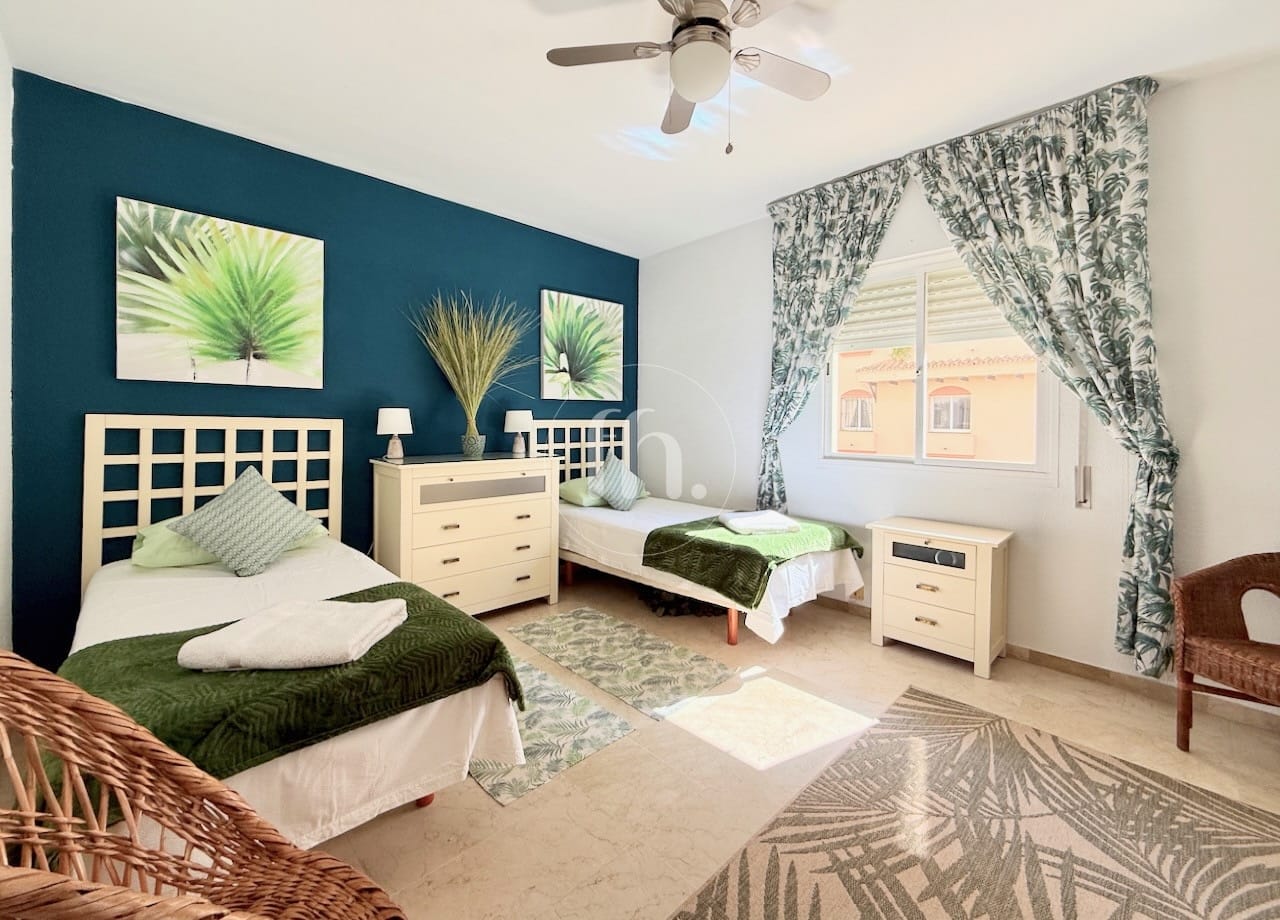 Front-line beach apartment for sale in Estepona marina - Image 18
