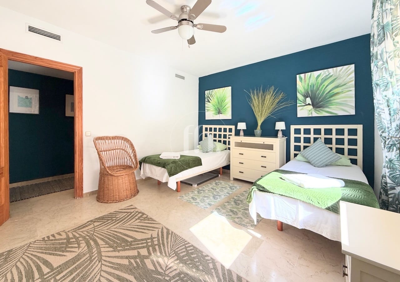 Front-line beach apartment for sale in Estepona marina - Image 20