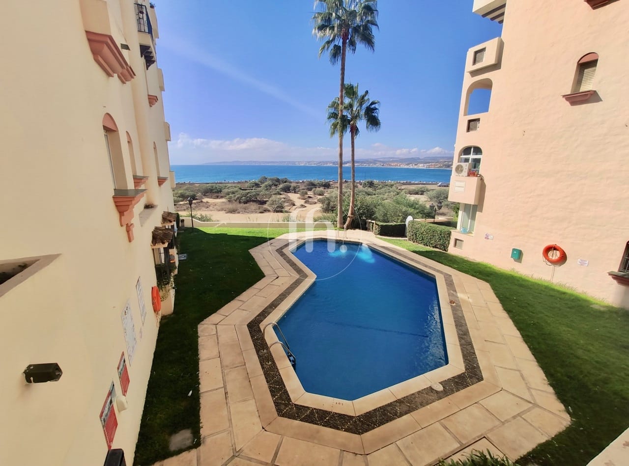 Front-line beach apartment for sale in Estepona marina - Image 4