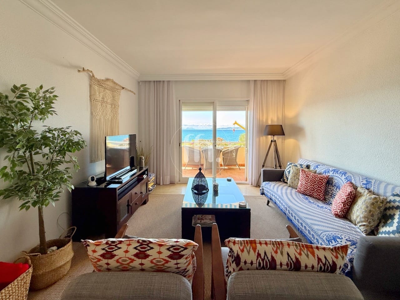 Front-line beach apartment for sale in Estepona marina - Image 8