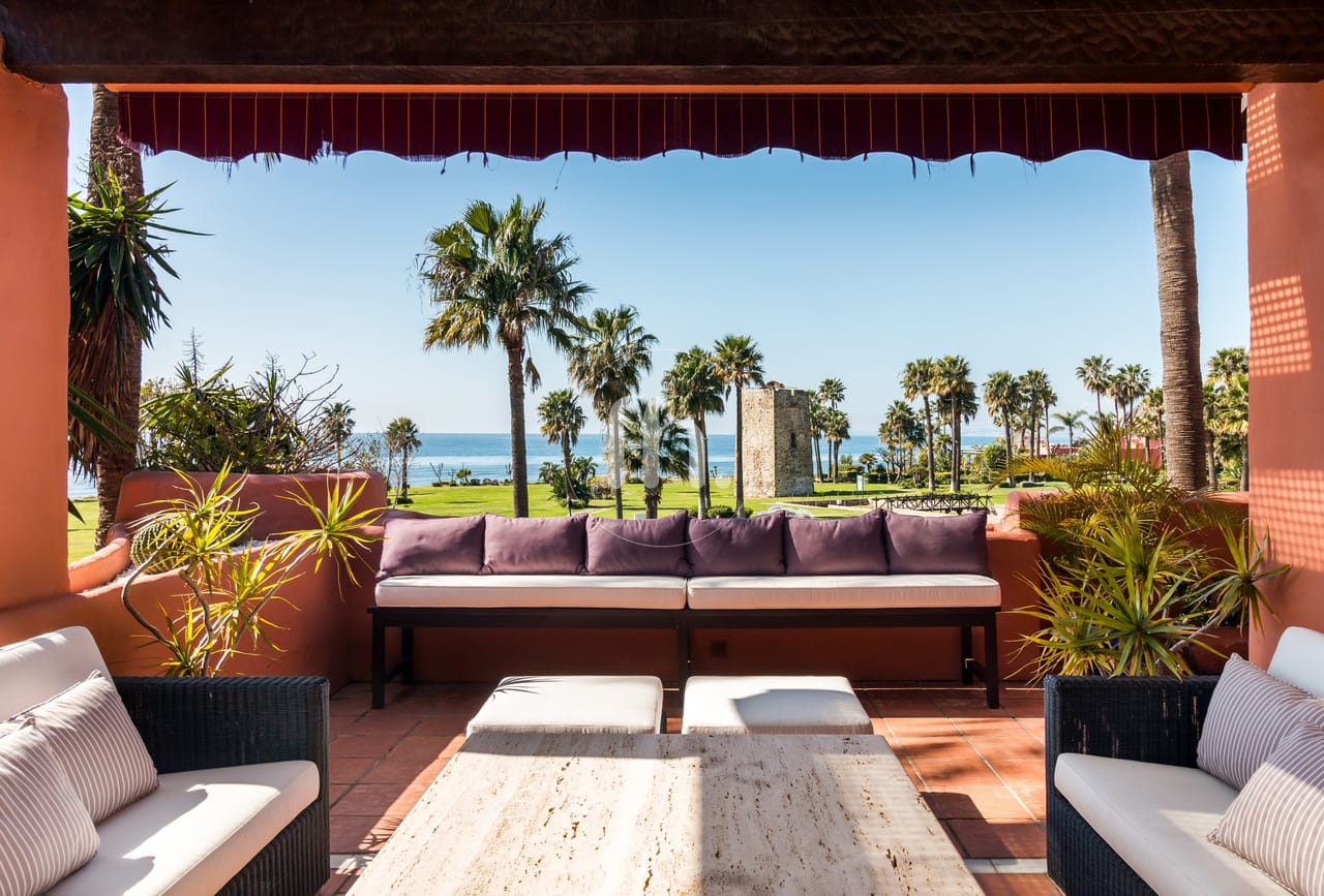 Spectacular Beachfront Duplex Penthouse – Torre Bermeja, Estepona - Image 1