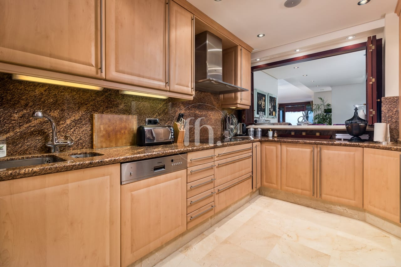 Spectacular Beachfront Duplex Penthouse – Torre Bermeja, Estepona - Image 14